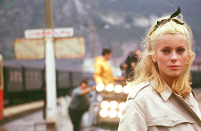 シェルブールの雨傘場面写真