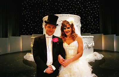 コンフェッティ／仰天！結婚コンテスト［吹］場面写真