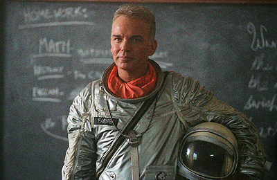 庭から昇ったロケット雲場面写真