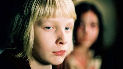 ぼくのエリ 200歳の少女場面写真