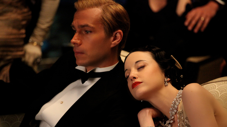 ウォリスとエドワード 英国王冠をかけた恋場面写真