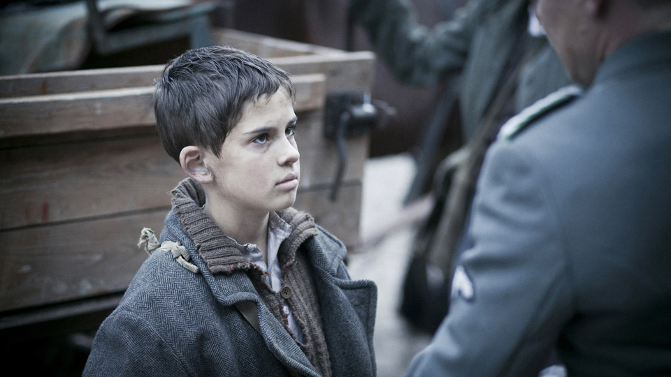 ふたつの名前を持つ少年場面写真