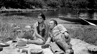 赤い矢場面写真