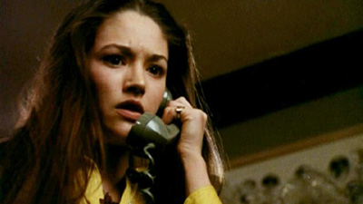 暗闇にベルが鳴る場面写真