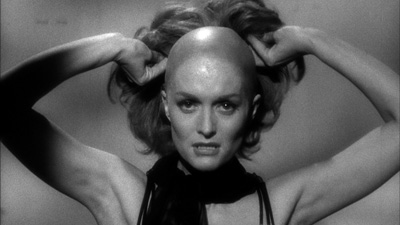 裸のキッス場面写真