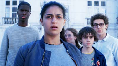 アローン場面写真