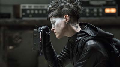 蜘蛛の巣を払う女［吹］場面写真