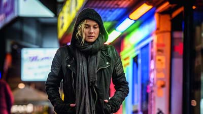 女は二度決断する場面写真