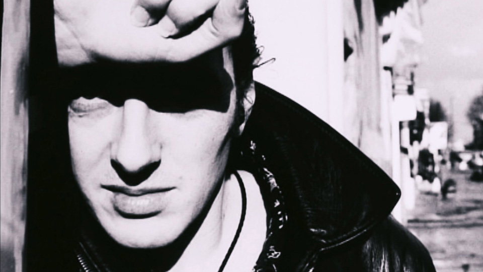 ＬＯＮＤＯＮ　ＣＡＬＬＩＮＧ／ザ・ライフ・オブ・ジョー・ストラマー場面写真