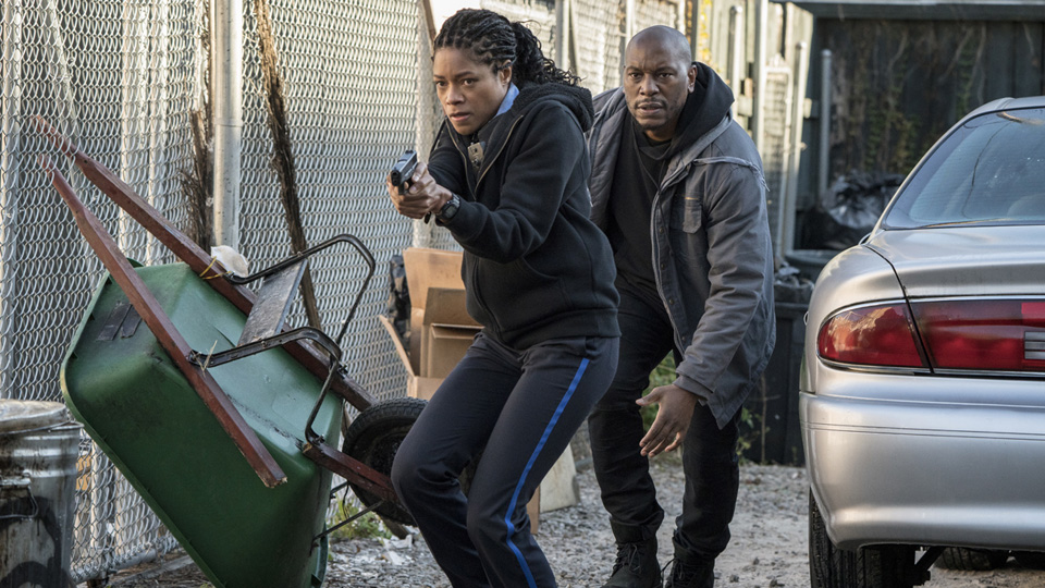 ブラック アンド ブルー場面写真