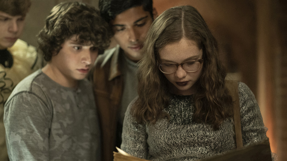 スケアリーストーリーズ　怖い本場面写真