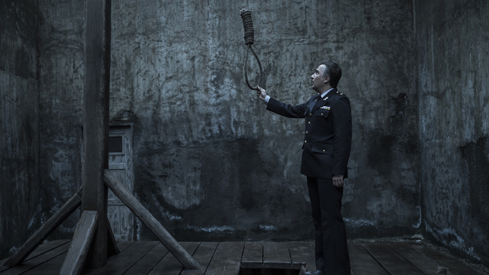 ウォーデン 消えた死刑囚場面写真