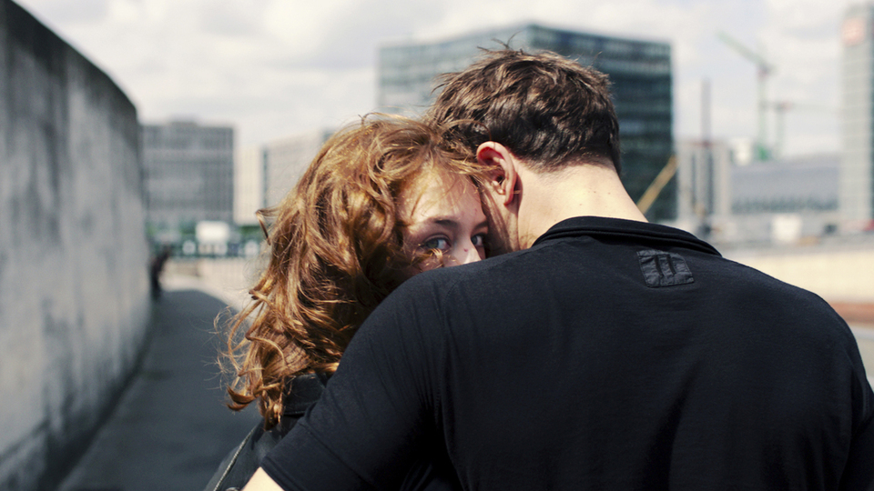 水を抱く女場面写真