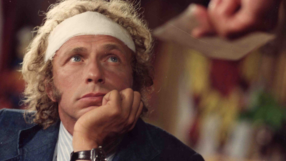 ル・ジュエ　おもちゃにされた新聞記者場面写真