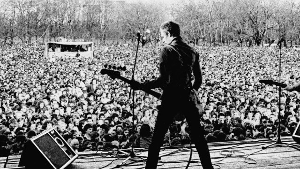 白い暴動場面写真