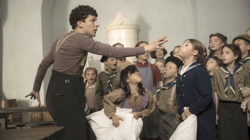 沈黙のレジスタンス ユダヤ孤児を救った芸術家場面写真