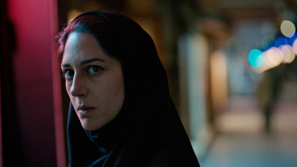 聖地には蜘蛛が巣を張る場面写真