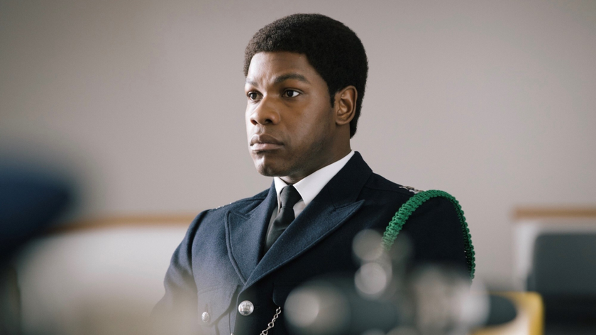 英国初の黒人警官のひとり、リロイ・ローガンを描いた第3話『レッド、ホワイト＆ブルー』にまつわる『スモール・アックス』プロダクションノート