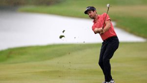 30歳コーン、ツアー初優勝なるか？　ノーボギー「63」で首位浮上