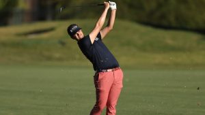 初日は日没順延　B.ホスラーが首位、L.トンプソンは76位