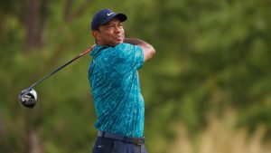 シェフラーとスピースが首位　ウッズは2アンダーと伸ばす