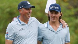 クーチャー組が「57」で単独首位　ウッズ組は11位