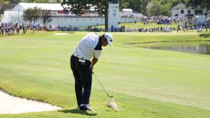 松山英樹「64」で5打差単独トップ　節目のツアー10勝目に王手