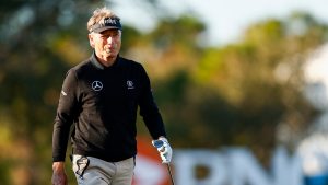 ランガー親子、連覇へ初日トップ　父ベルンハルトは息子を絶賛「彼のプレーが誇らしい」